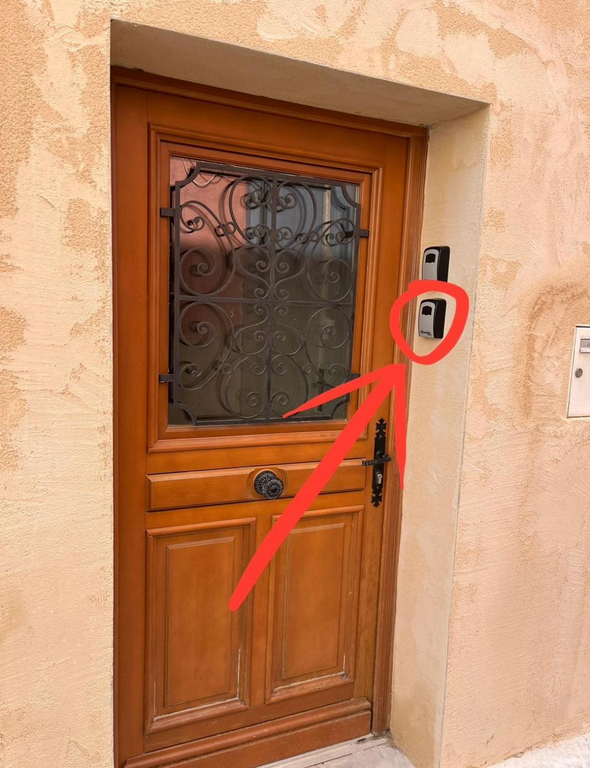Entre Tendance Et Authenticite - La Voute Nîmes Exterior photo